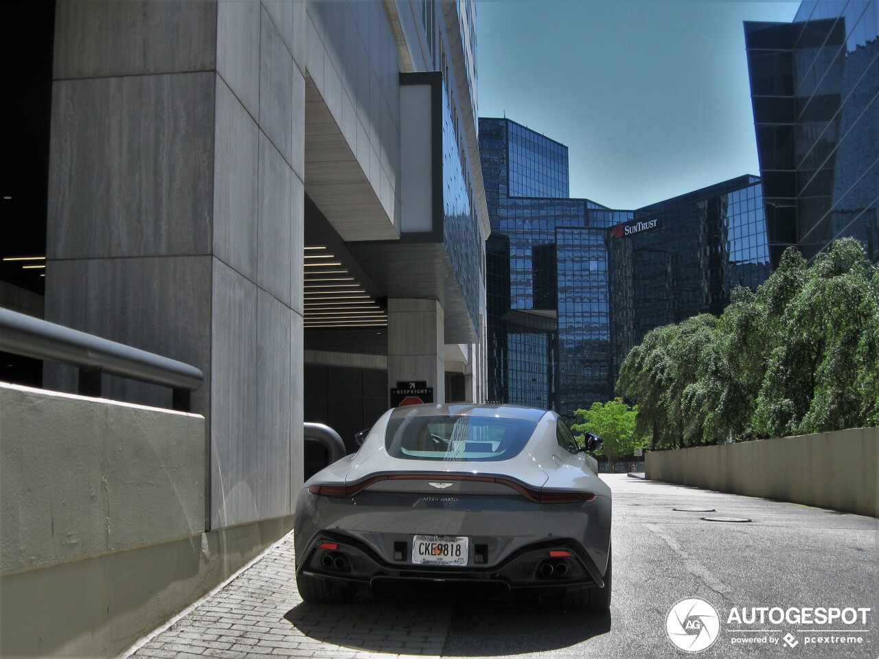 Aston Martin V8 Vantage 2018