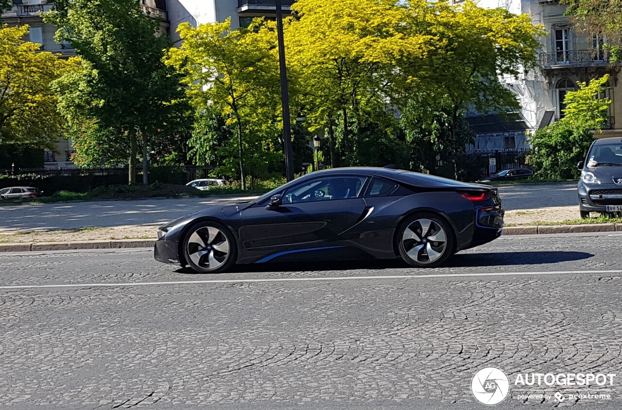 BMW i8