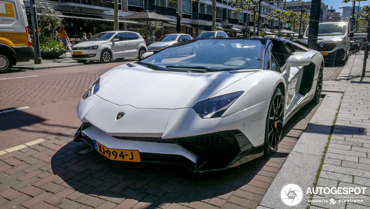 Lamborghini Aventador LP700-4 Roadster