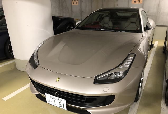 Ferrari GTC4Lusso T