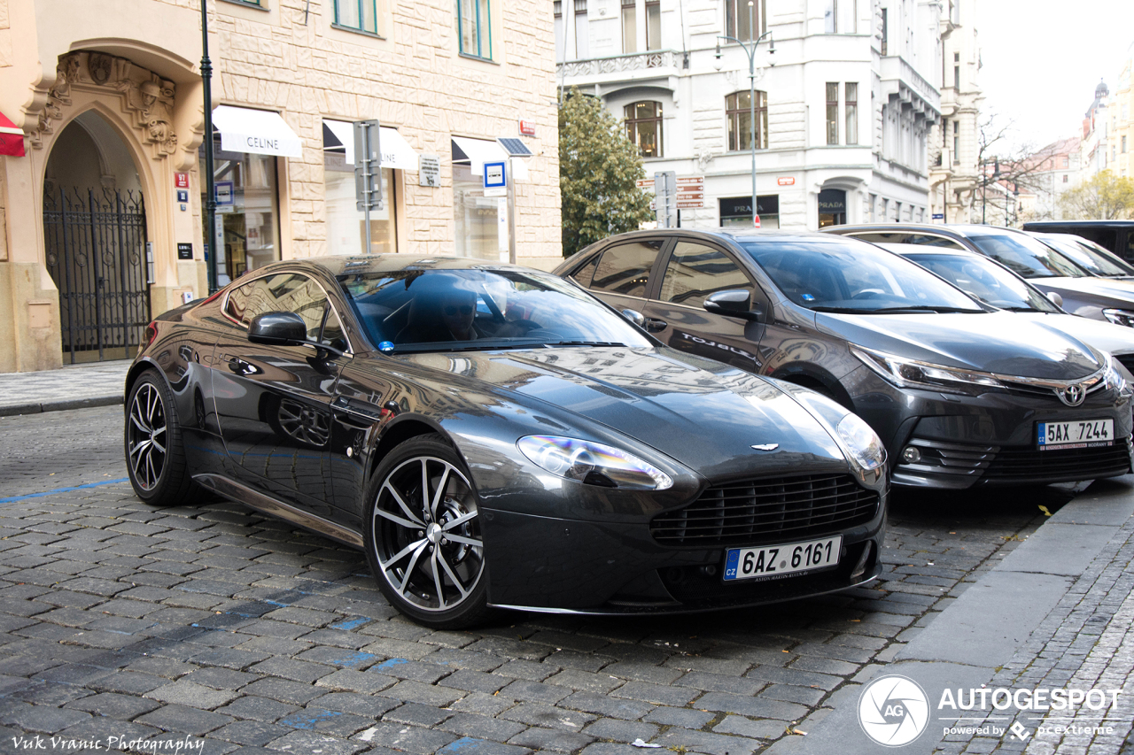 Aston Martin V8 Vantage 2012