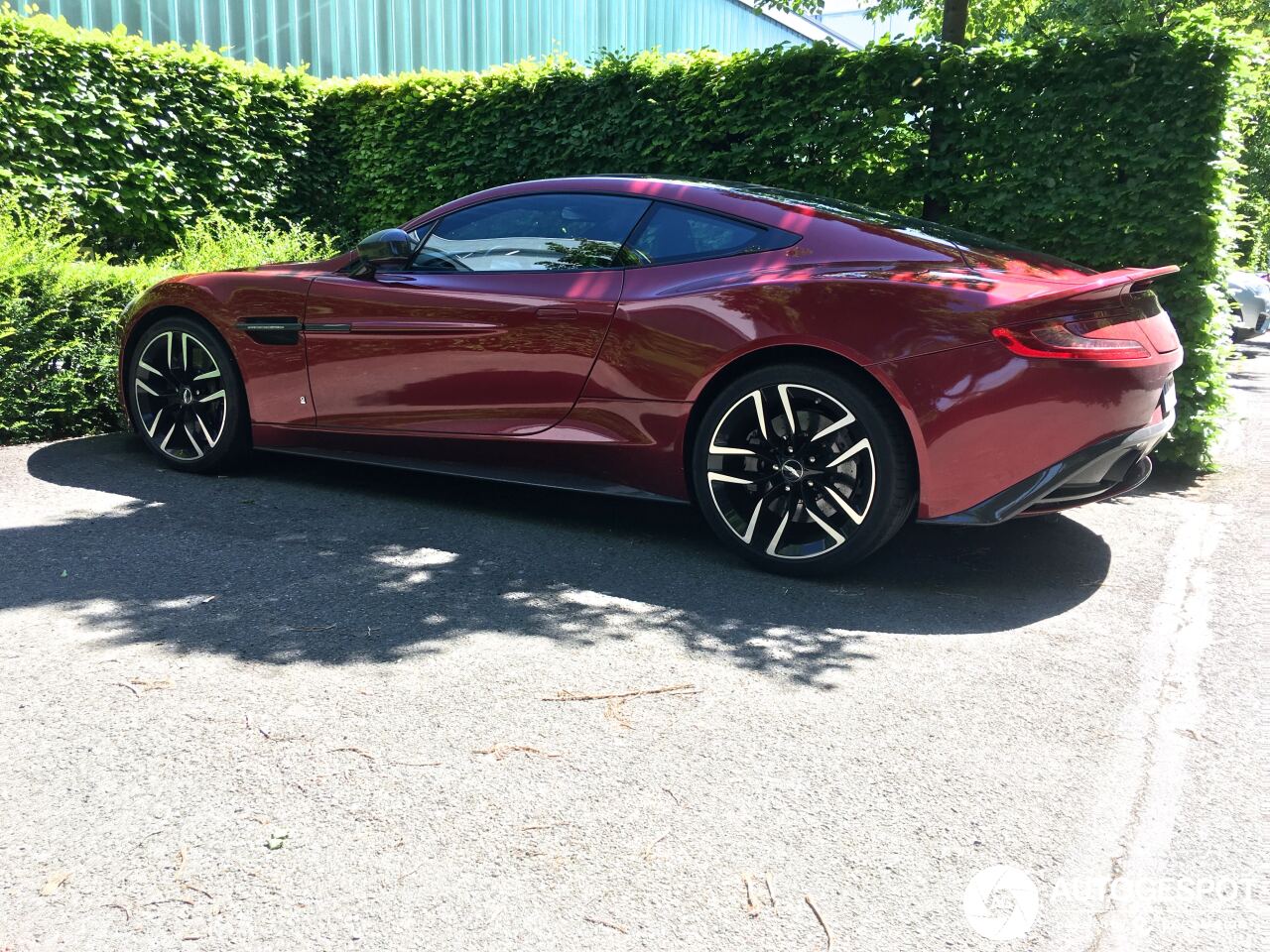 Aston Martin Vanquish 2013