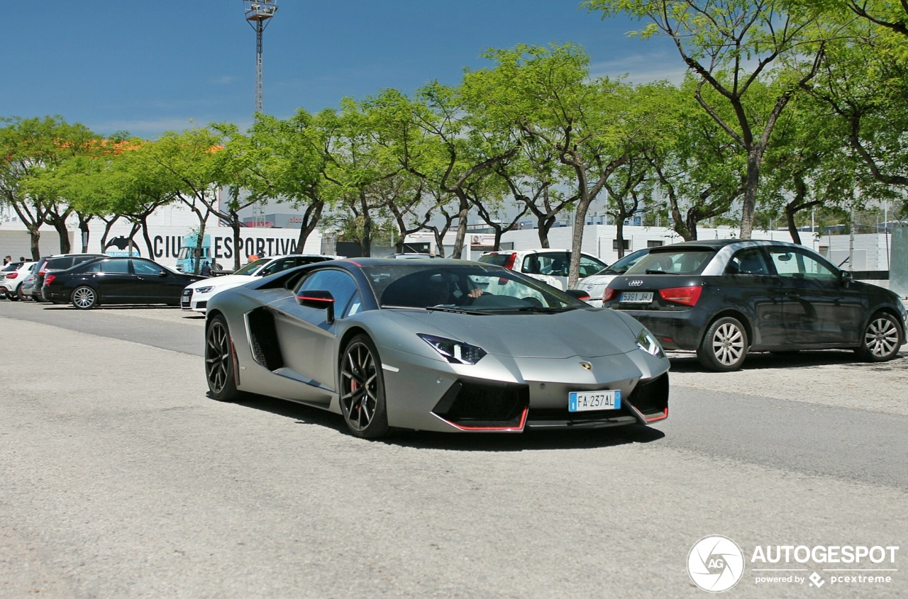 Lamborghini Aventador LP700-4 Pirelli Edition