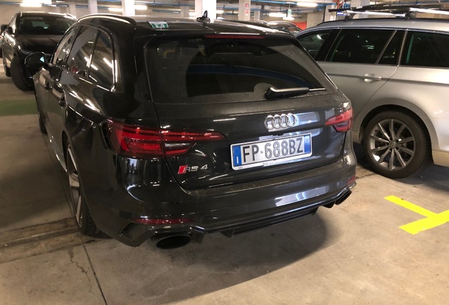 Audi RS4 Avant B9