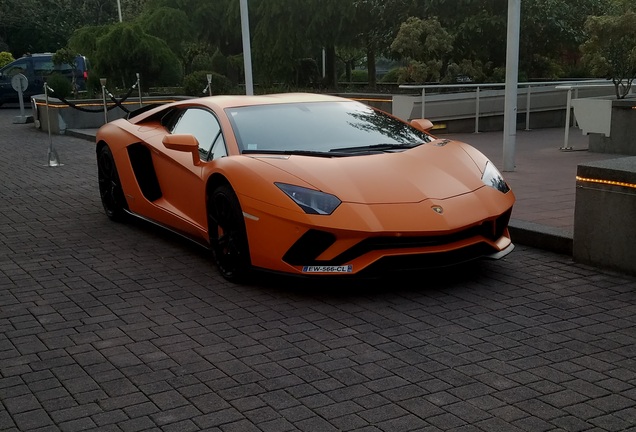 Lamborghini Aventador S LP740-4