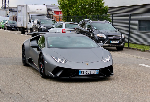 Lamborghini Huracán LP640-4 Performante