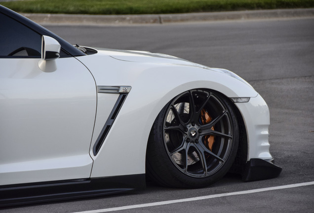 Nissan GT-R 2011