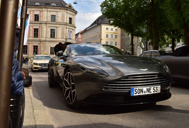 Aston Martin DB11 V8 Volante