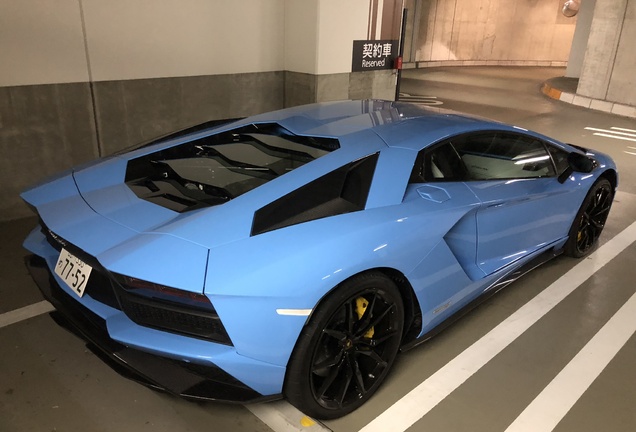 Lamborghini Aventador S LP740-4