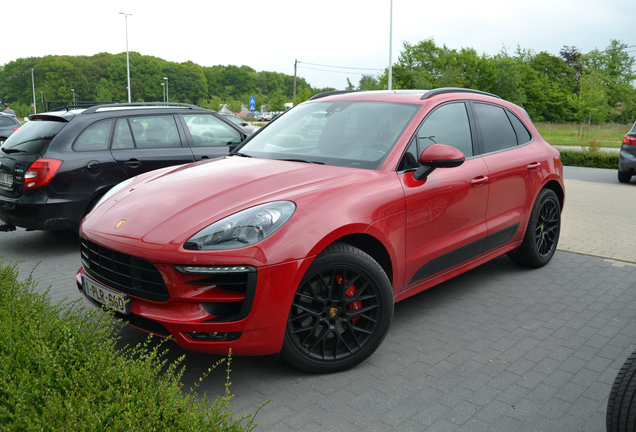 Porsche 95B Macan GTS