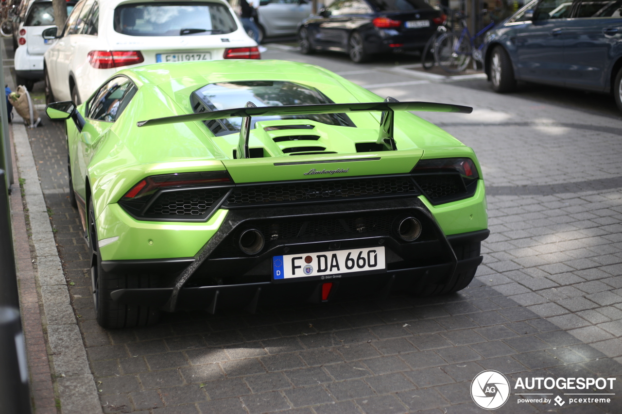 Lamborghini Huracán LP640-4 Performante