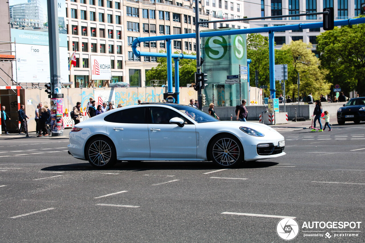 Porsche 971 Panamera Turbo