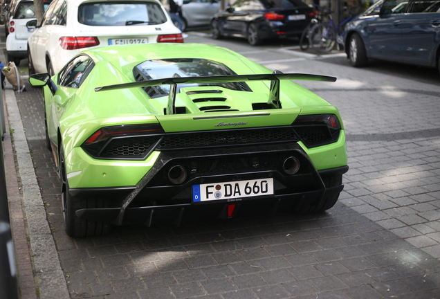 Lamborghini Huracán LP640-4 Performante