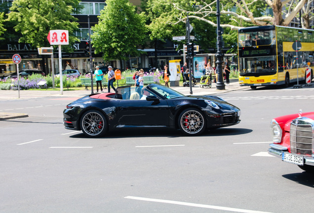 Porsche 992 Carrera 4S Cabriolet