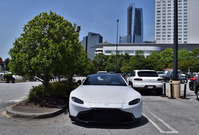 Aston Martin V8 Vantage 2018