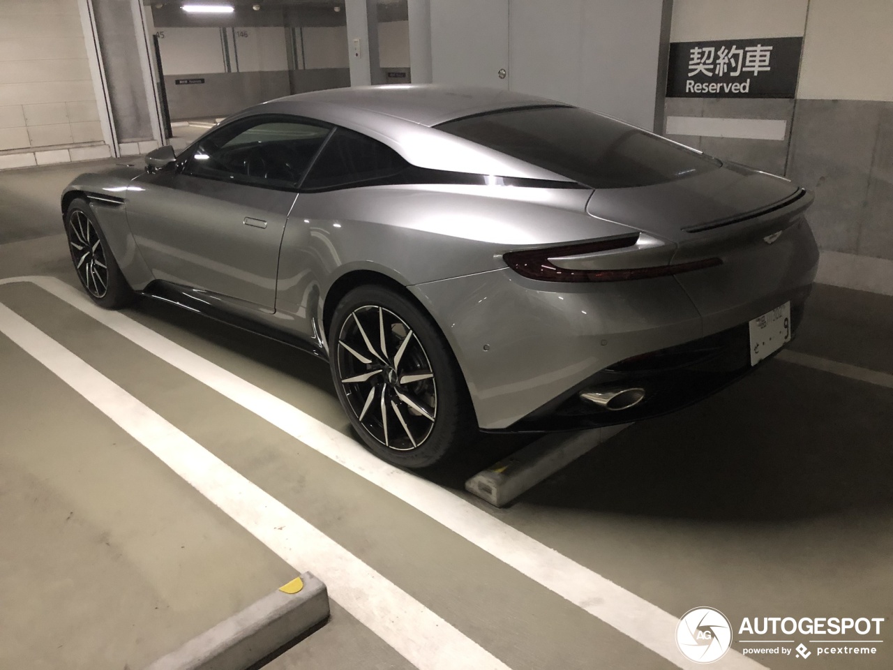 Aston Martin DB11