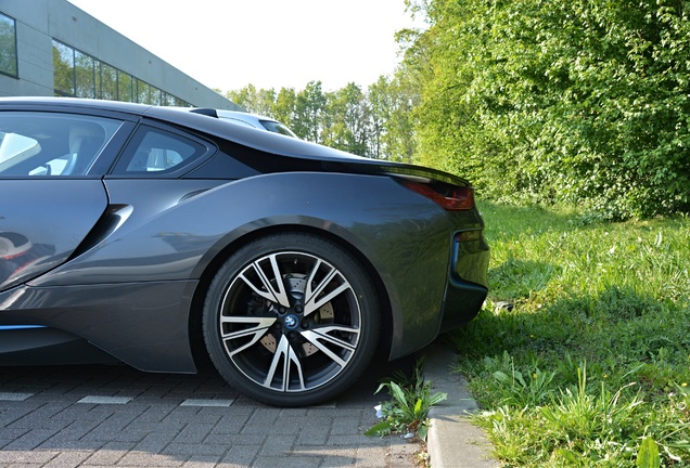 BMW i8