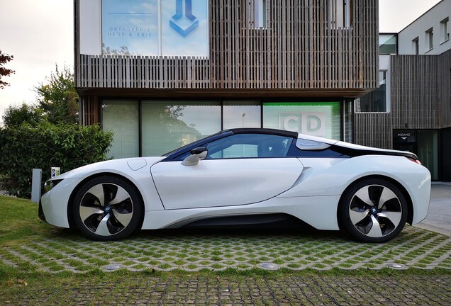 BMW i8 Roadster