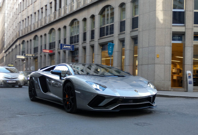 Lamborghini Aventador S LP740-4 Roadster