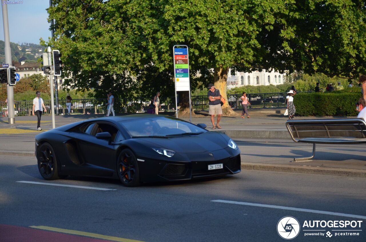 Lamborghini Aventador LP700-4