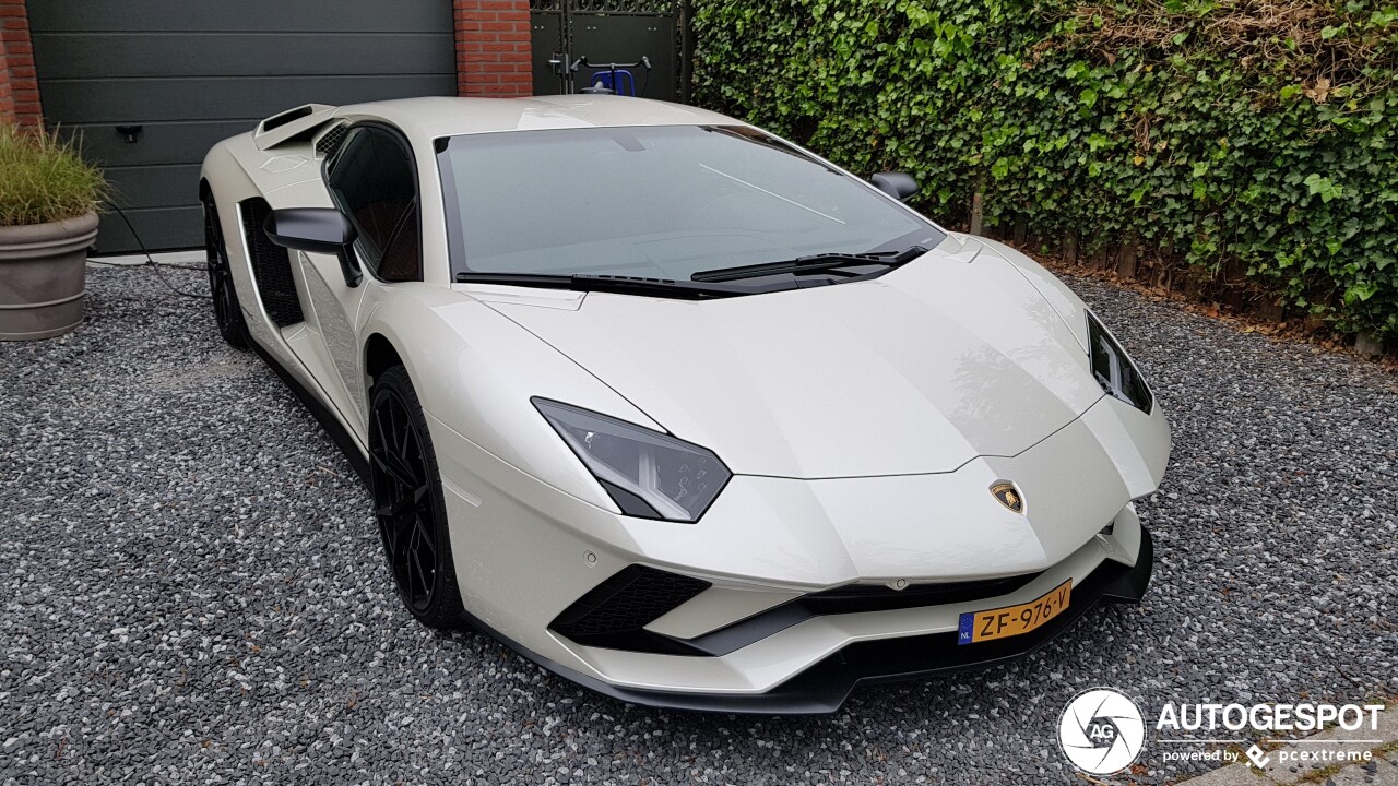 Lamborghini Aventador S LP740-4