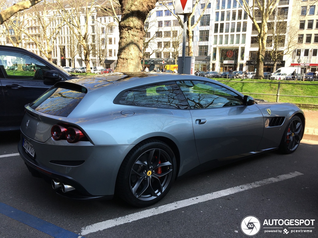 Ferrari GTC4Lusso T