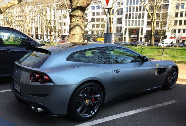 Ferrari GTC4Lusso T