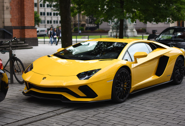 Lamborghini Aventador S LP740-4