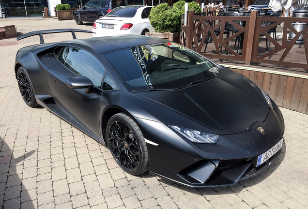 Lamborghini Huracán LP640-4 Performante