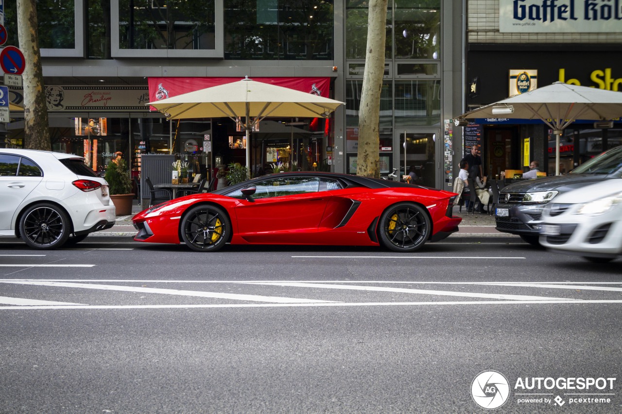 Lamborghini Aventador LP700-4 Pirelli Edition