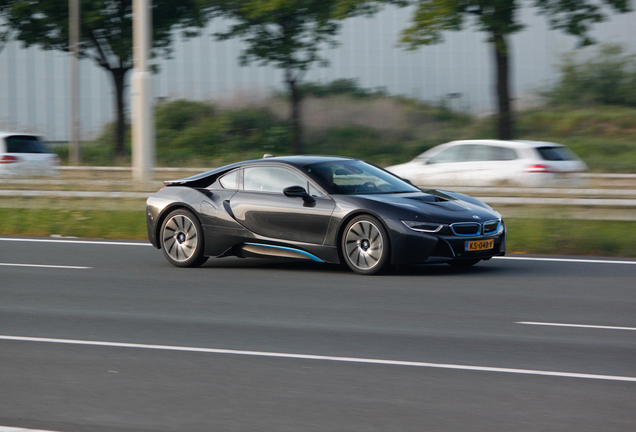 BMW i8