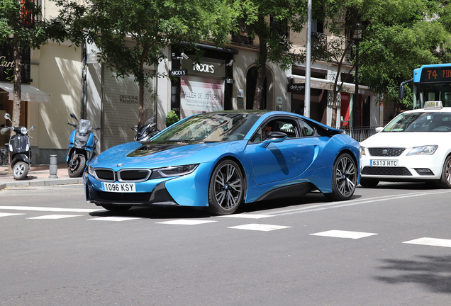 BMW i8