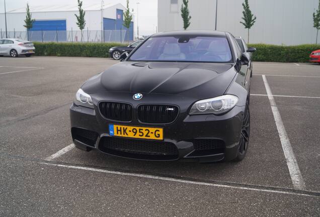 BMW M5 F10 2011