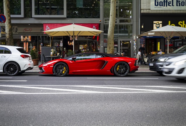 Lamborghini Aventador LP700-4 Pirelli Edition