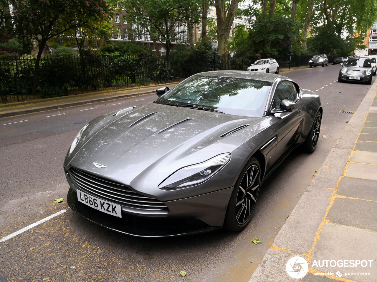 Aston Martin DB11