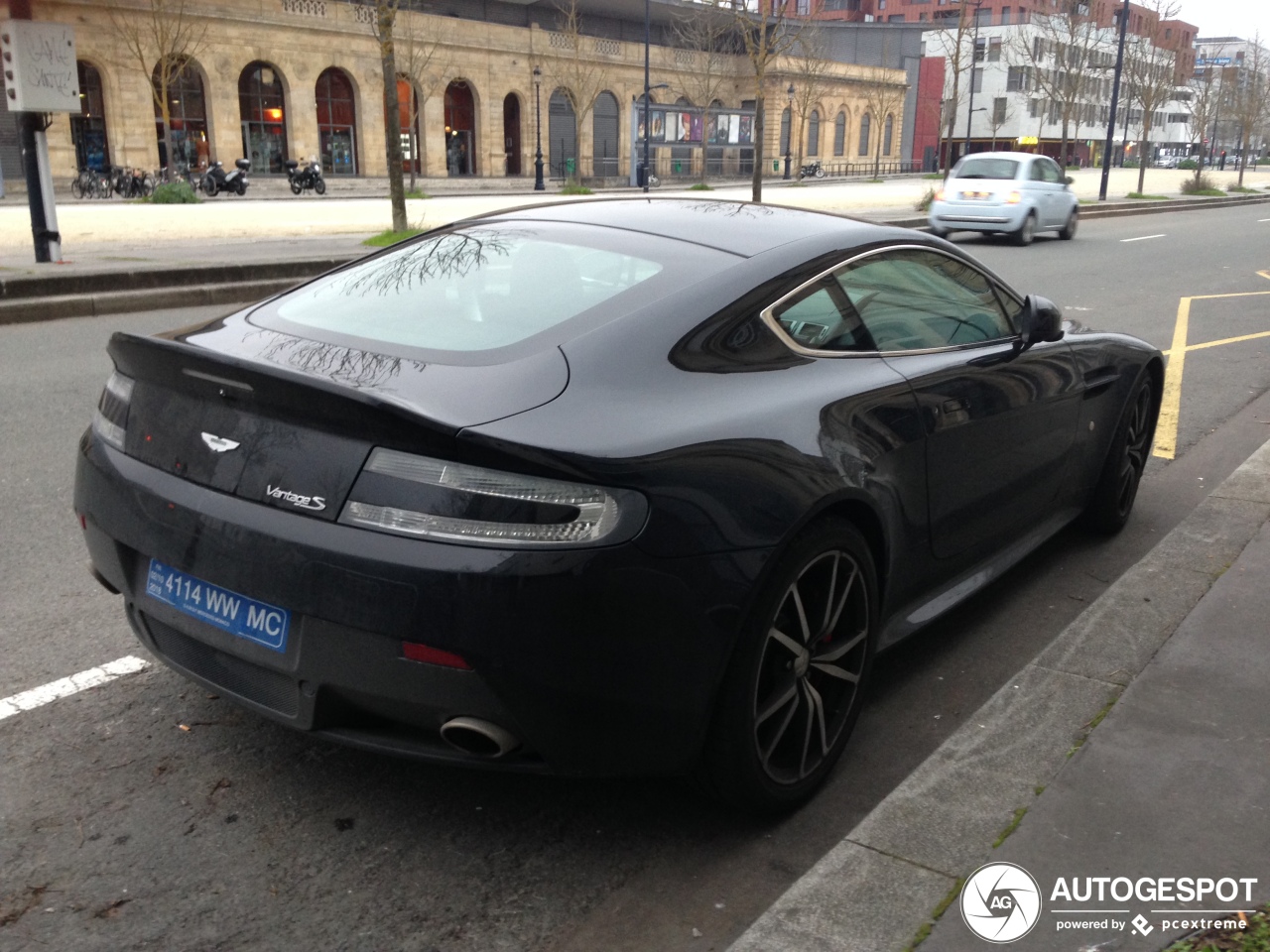 Aston Martin V8 Vantage S