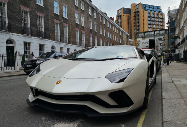 Lamborghini Aventador S LP740-4