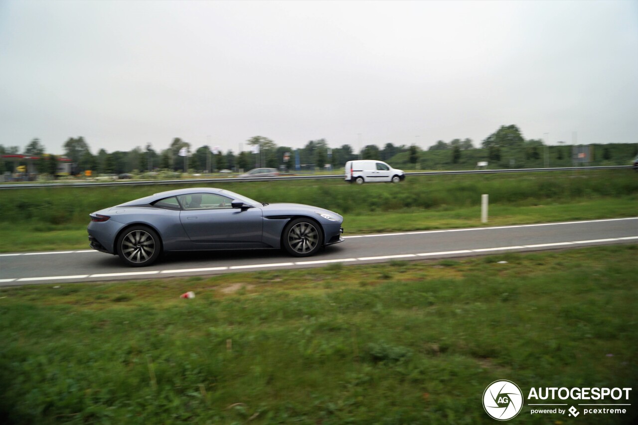 Aston Martin DB11 V8