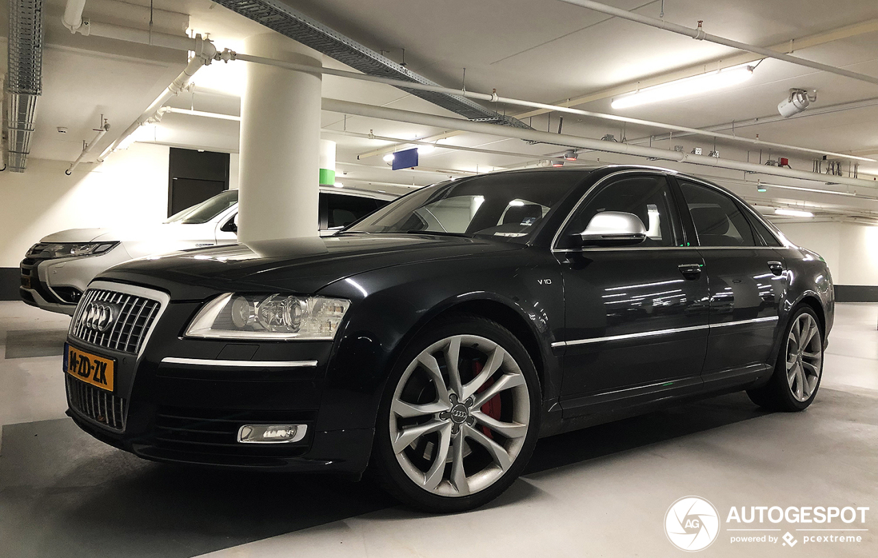 Audi S8 D3