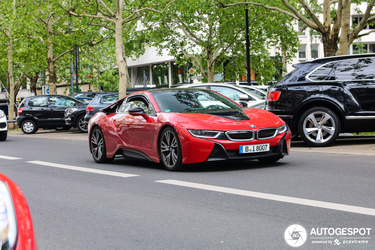 BMW i8 Protonic Red Edition