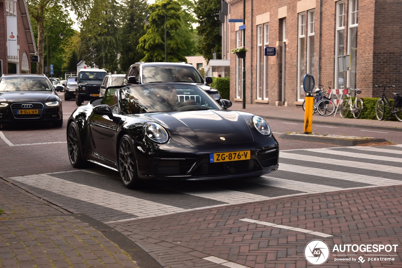 Porsche 992 Carrera 4S Cabriolet