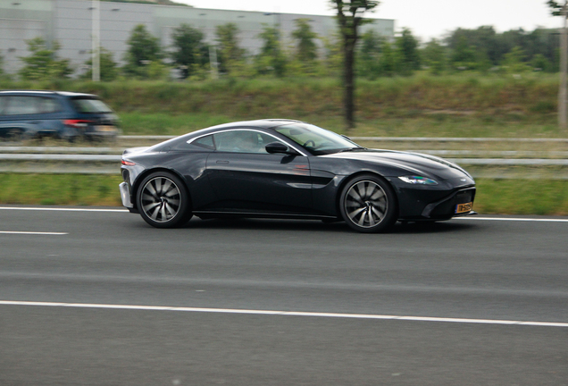 Aston Martin V8 Vantage 2018