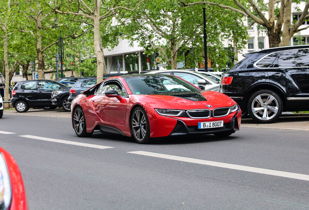 BMW i8 Protonic Red Edition