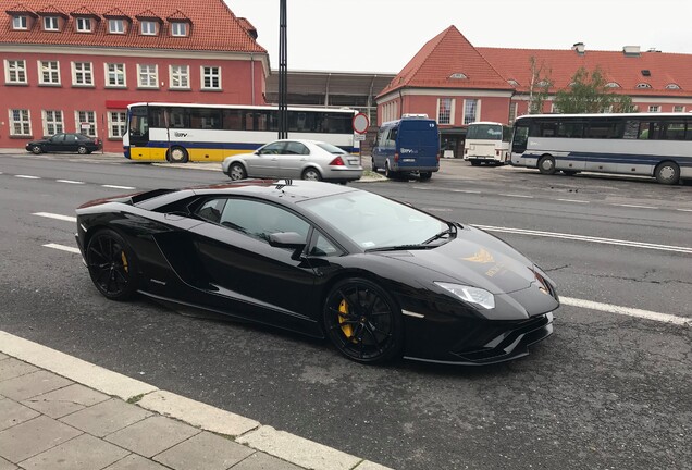 Lamborghini Aventador S LP740-4