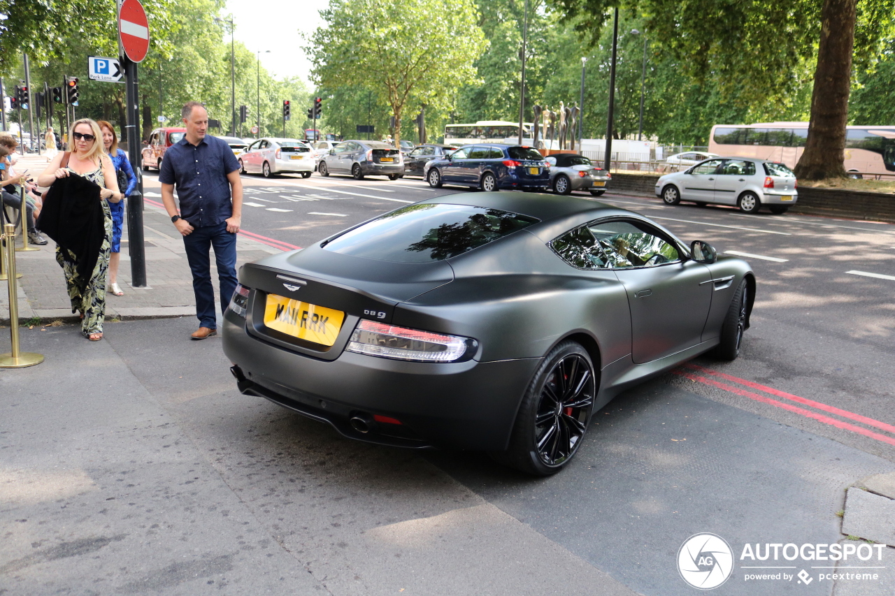 Aston Martin DB9 2015 Carbon Black Edition