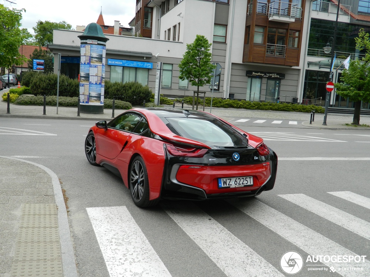 BMW i8 Protonic Red Edition