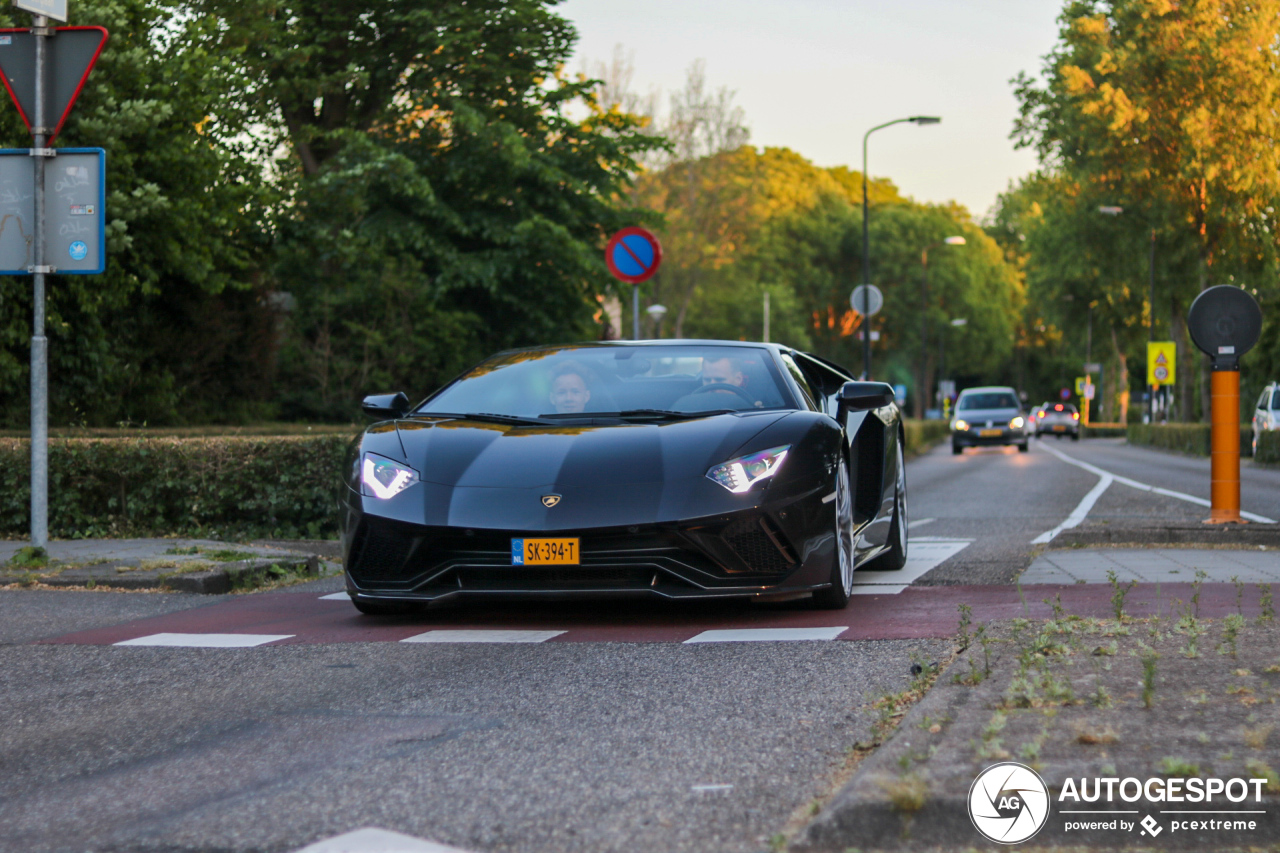 Lamborghini Aventador S LP740-4 Roadster