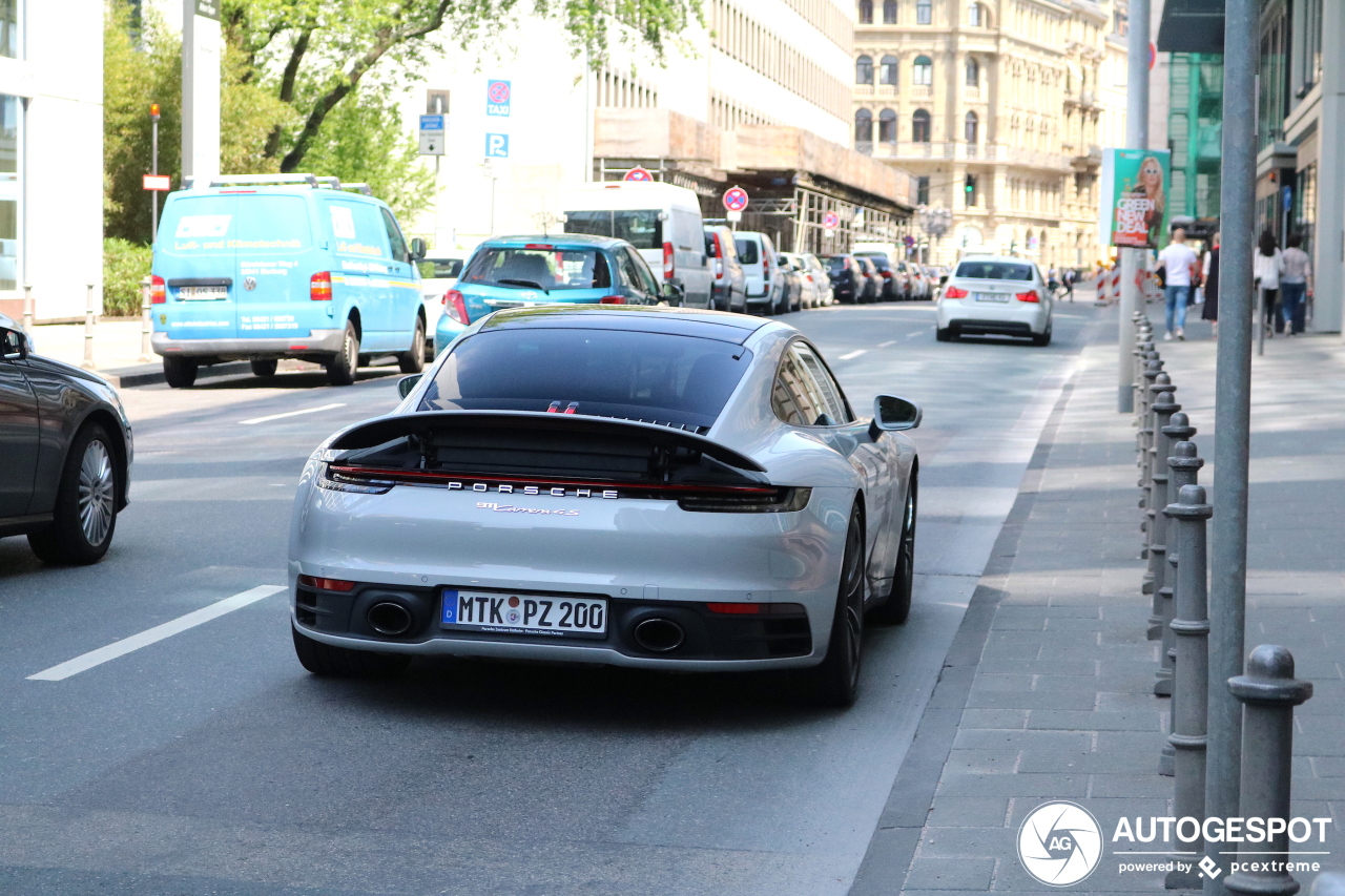 Porsche 992 Carrera 4S