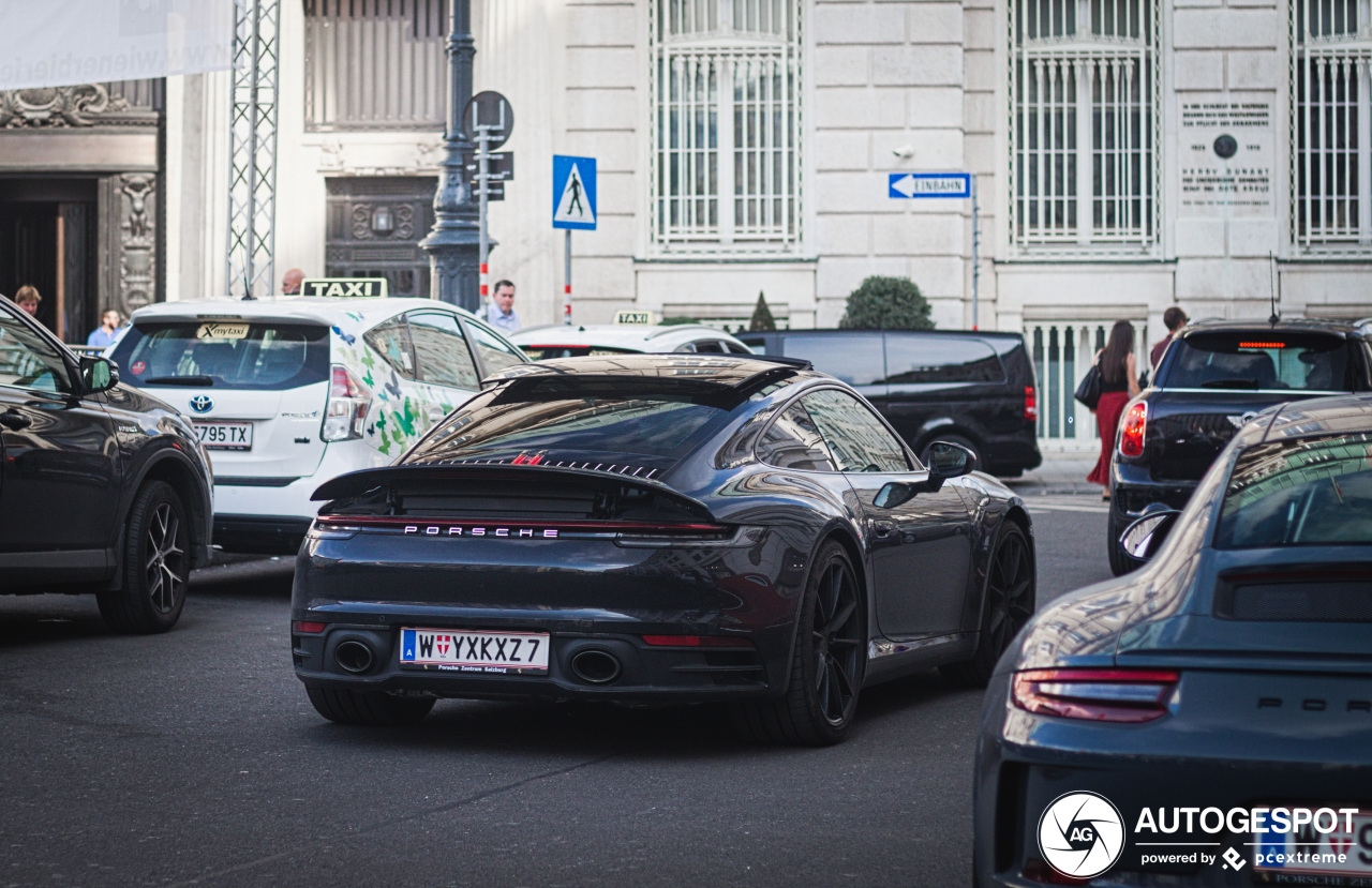 Porsche 992 Carrera 4S