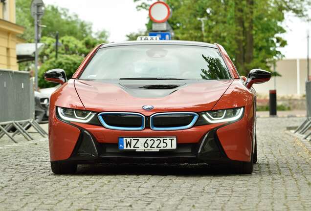 BMW i8 Protonic Red Edition